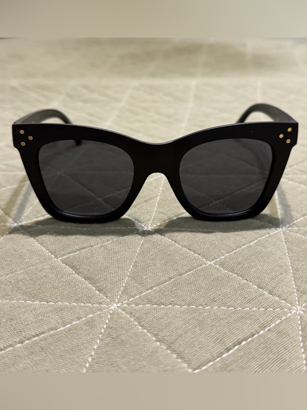 I-Sea • Polarized Dylan Cat-Eye Sunglasses